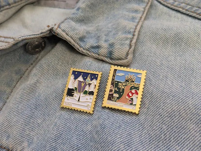 Alice's Adventures in Wonderland: Gold Enamel Pin Badge