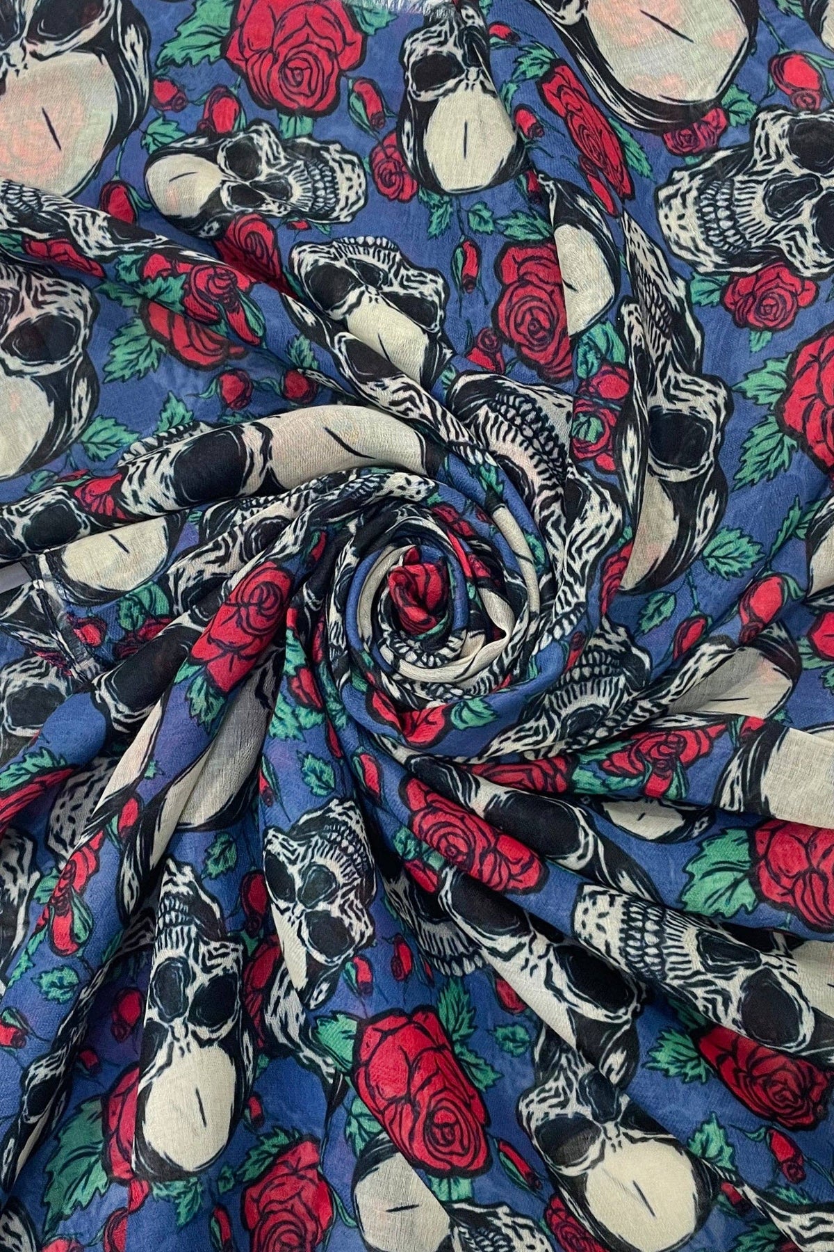 Skulls and Roses Print Frayed Scarf: Grey
